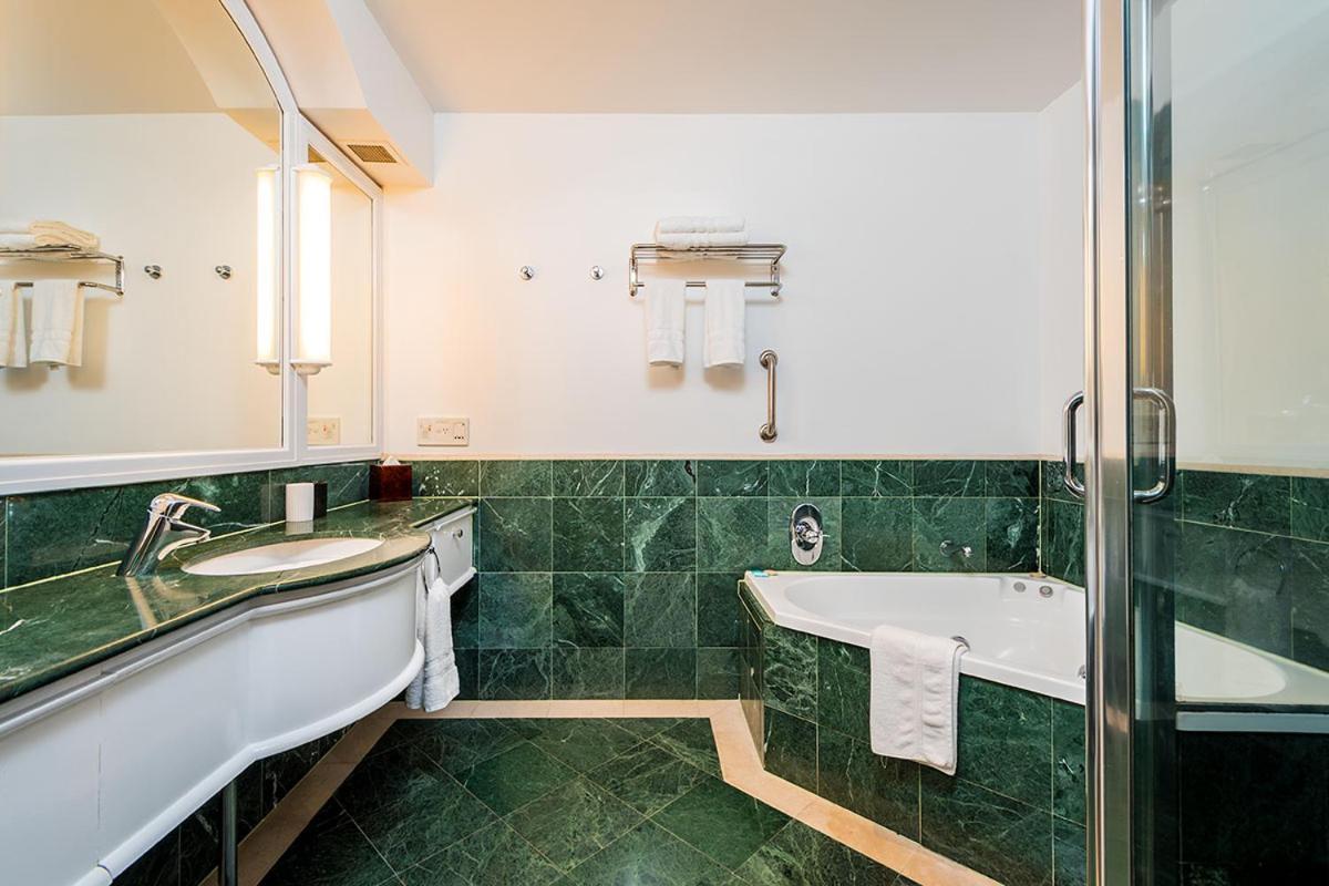 Deluxe Private Apartment And Studio - Ocean Views Гоулд Коуст Екстериор снимка