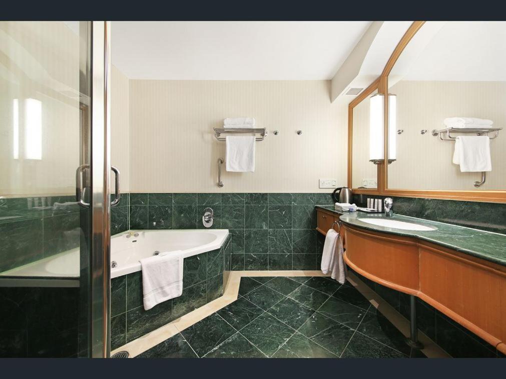 Deluxe Private Apartment And Studio - Ocean Views Гоулд Коуст Екстериор снимка
