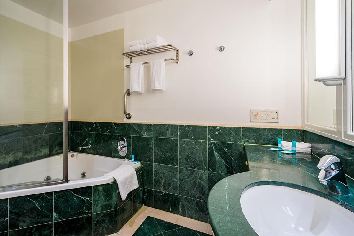 Deluxe Private Apartment And Studio - Ocean Views Гоулд Коуст Екстериор снимка