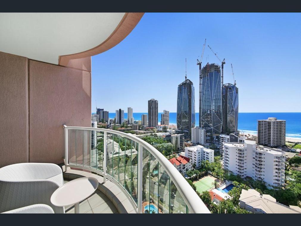 Deluxe Private Apartment And Studio - Ocean Views Гоулд Коуст Екстериор снимка