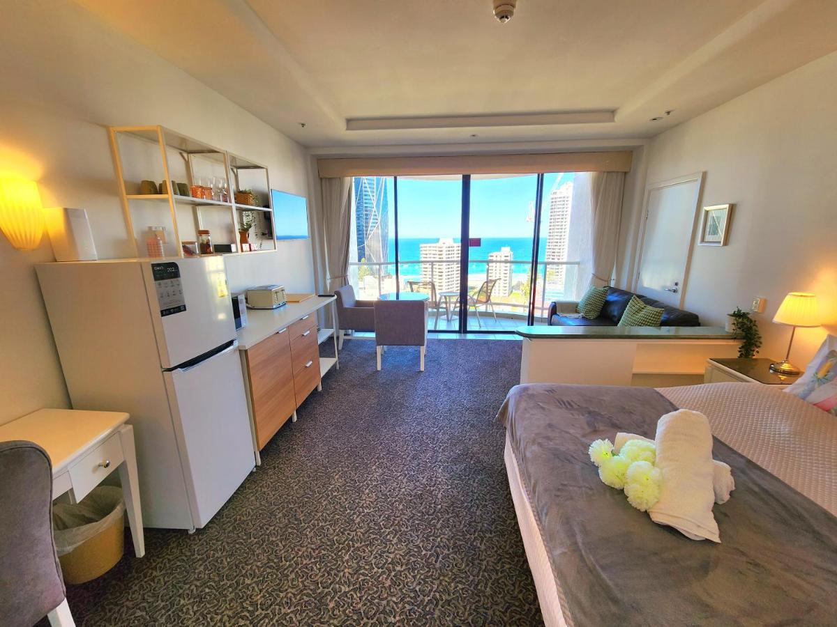 Deluxe Private Apartment And Studio - Ocean Views Гоулд Коуст Екстериор снимка
