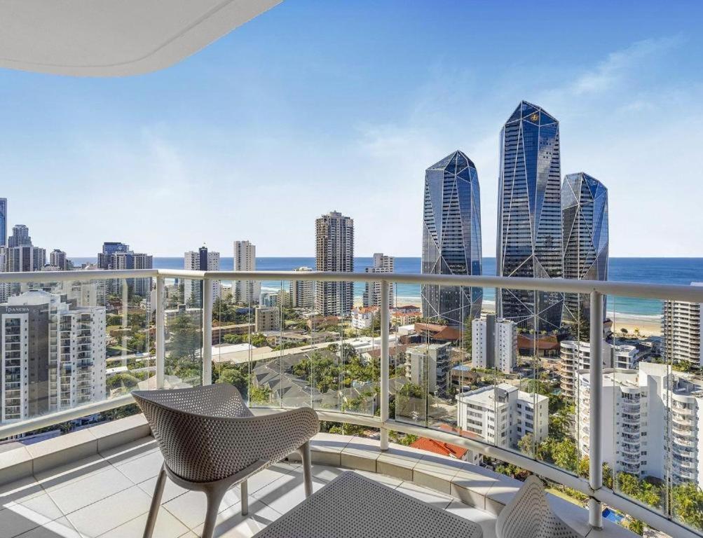 Deluxe Private Apartment And Studio - Ocean Views Гоулд Коуст Екстериор снимка