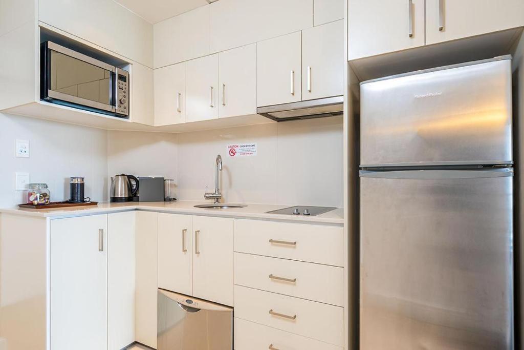 Deluxe Private Apartment And Studio - Ocean Views Гоулд Коуст Екстериор снимка