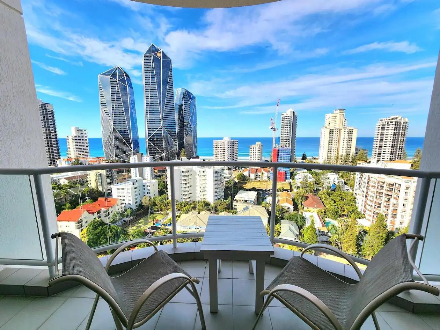 Deluxe Private Apartment And Studio - Ocean Views Гоулд Коуст Екстериор снимка