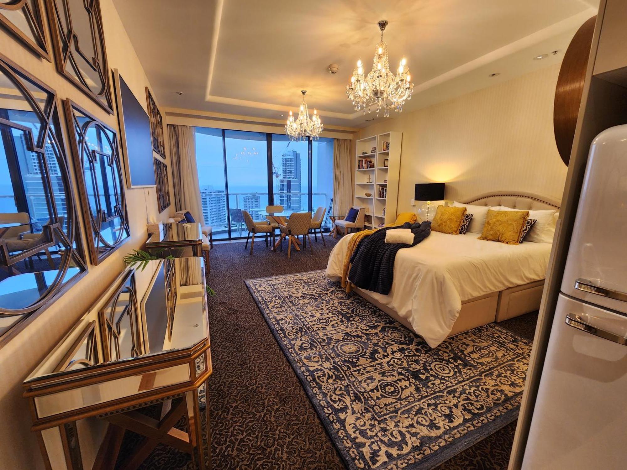 Deluxe Private Apartment And Studio - Ocean Views Гоулд Коуст Екстериор снимка