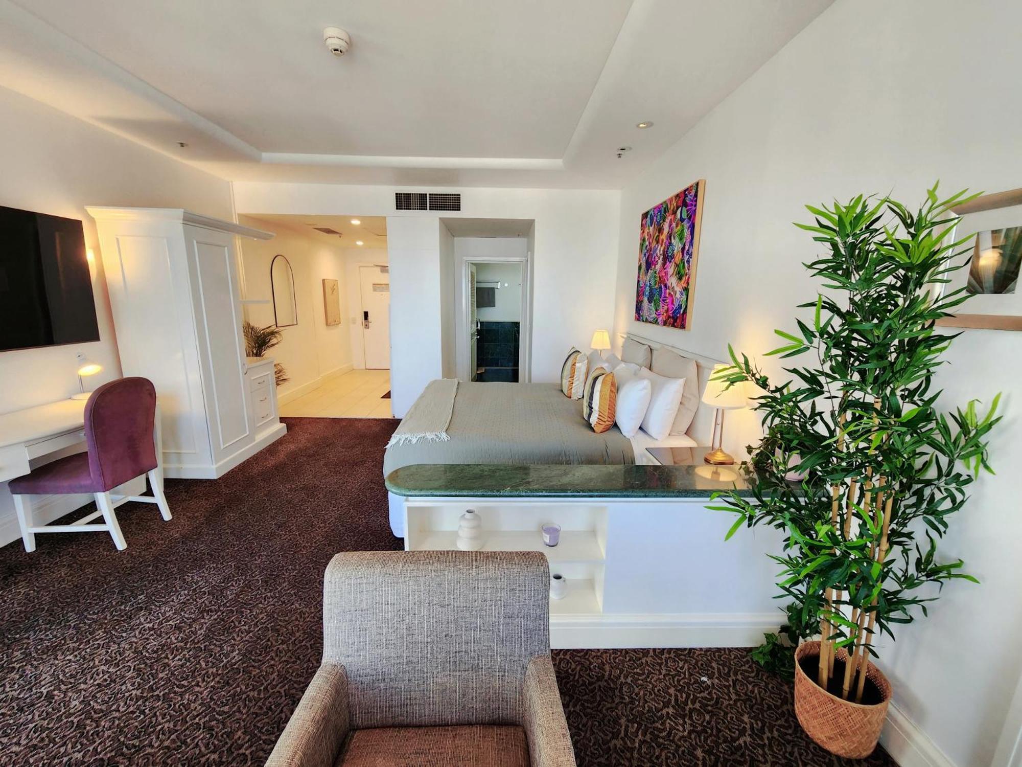 Deluxe Private Apartment And Studio - Ocean Views Гоулд Коуст Екстериор снимка
