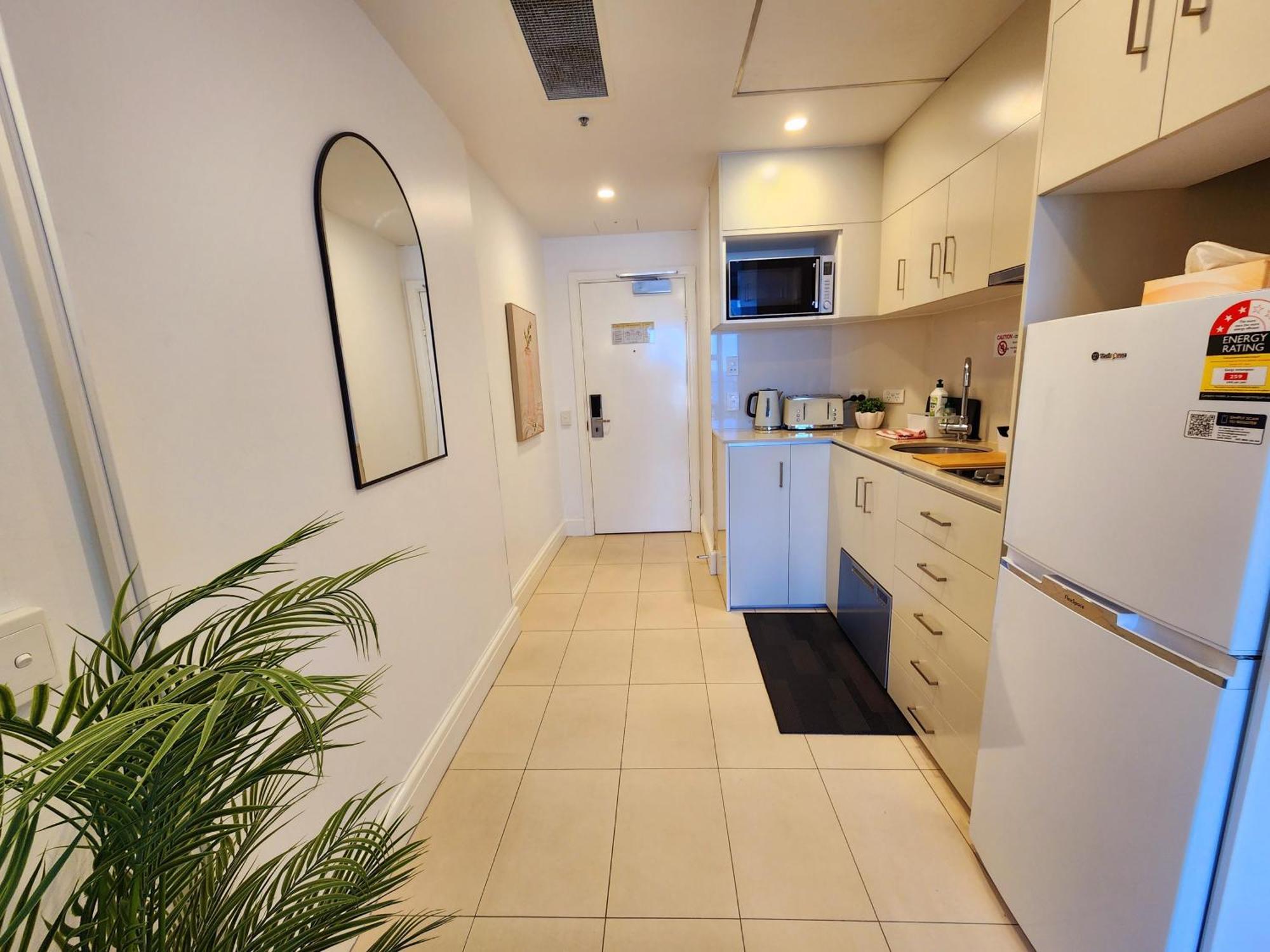 Deluxe Private Apartment And Studio - Ocean Views Гоулд Коуст Екстериор снимка