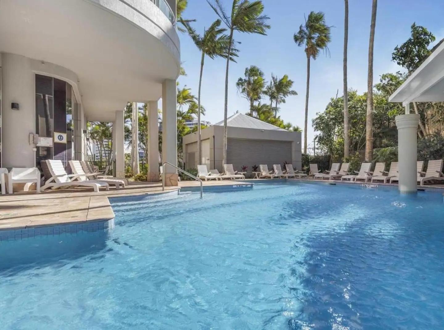 Deluxe Private Apartment And Studio - Ocean Views Гоулд Коуст Екстериор снимка