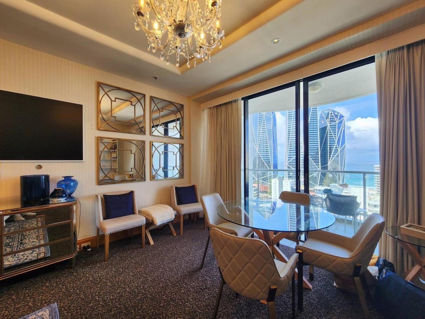 Deluxe Private Apartment And Studio - Ocean Views Гоулд Коуст Екстериор снимка